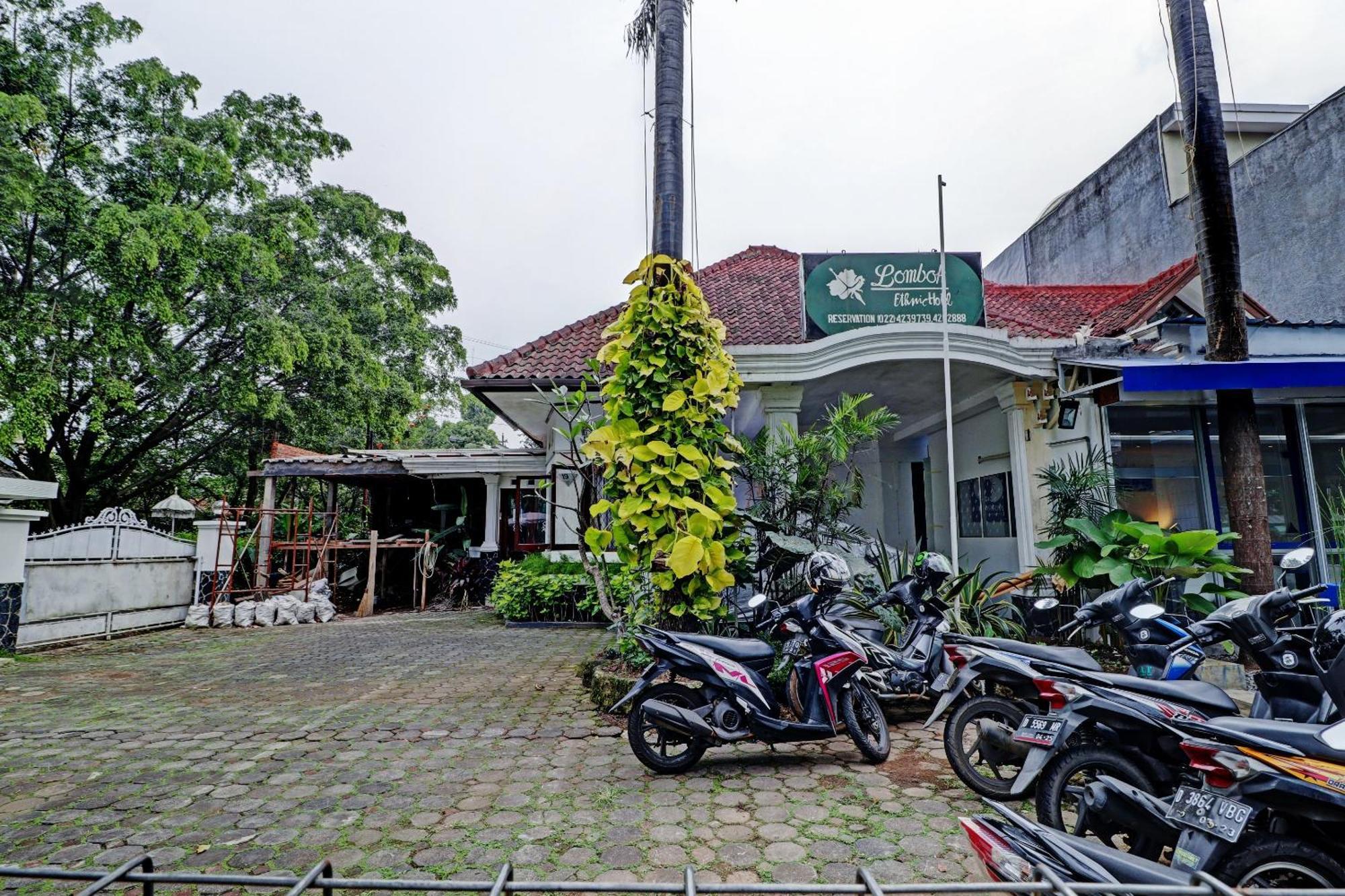 Hotel O Bandung Near Stadion Siliwangi Formerly The Ethnic Hotel Bandung Exterior photo