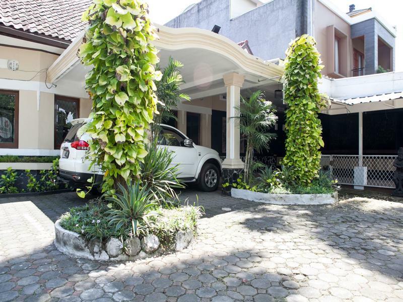 Hotel O Bandung Near Stadion Siliwangi Formerly The Ethnic Hotel Bandung Exterior photo